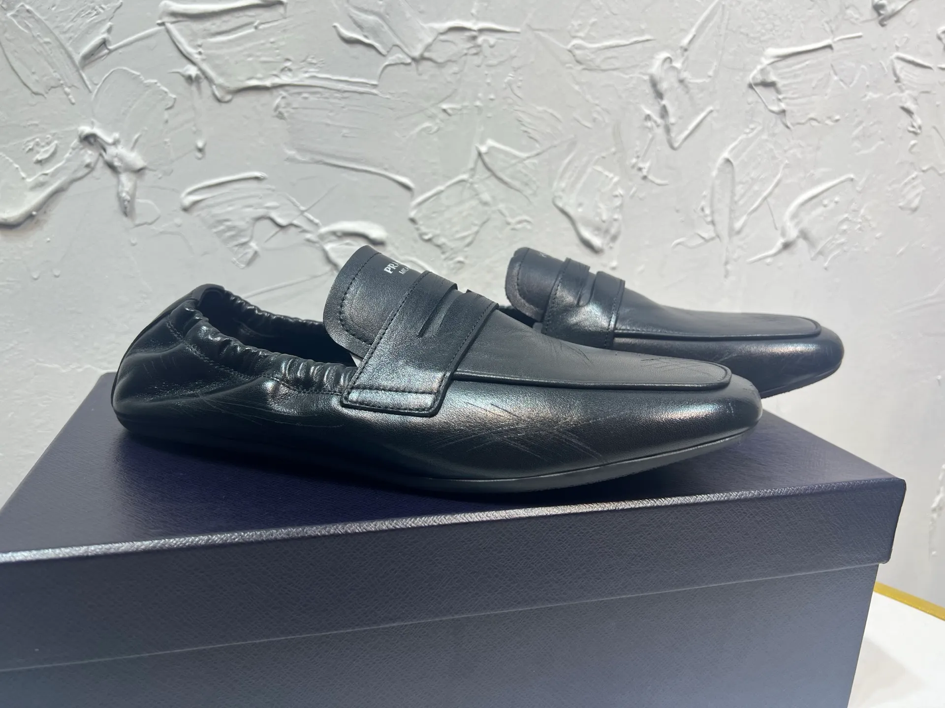P780 prada derby2025 spring and autumn latest Prada one-legged retro men's loafers, Shuffle hollowed-out men's shoes, upper cowhide, lining and foot cowhide, rubber sole, black and brown 2-color original packaging Code number: 39-46